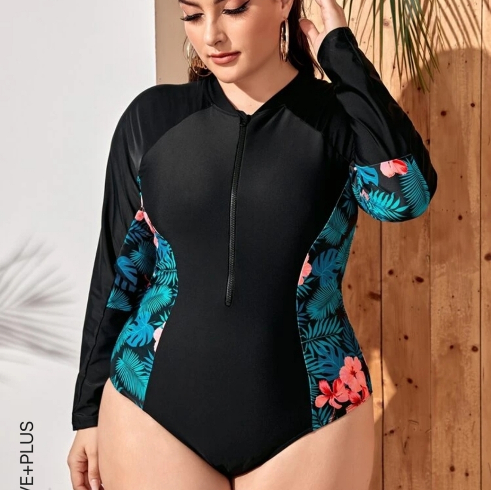 Super cute rashguard swimsuit long sleeve